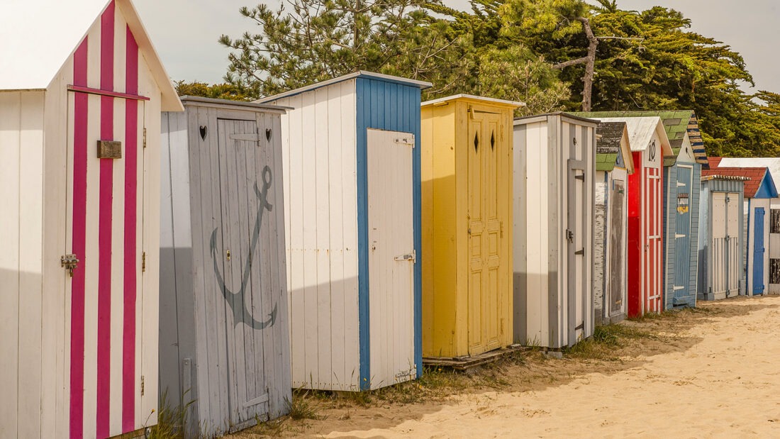 Die Badehäuschen der Plage de Bourie von Saint-Denis-d'Oléron. Foto: Hilke Maunder