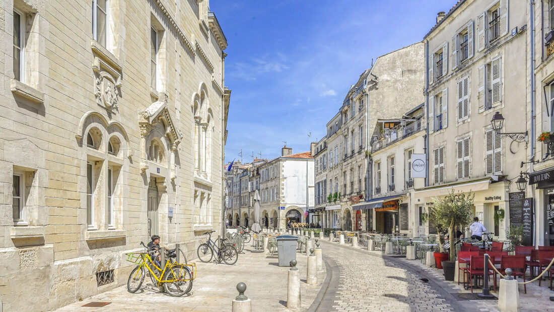 Die Rue de la Monnaie von La Rochelle. Foto: Hilke Maunder