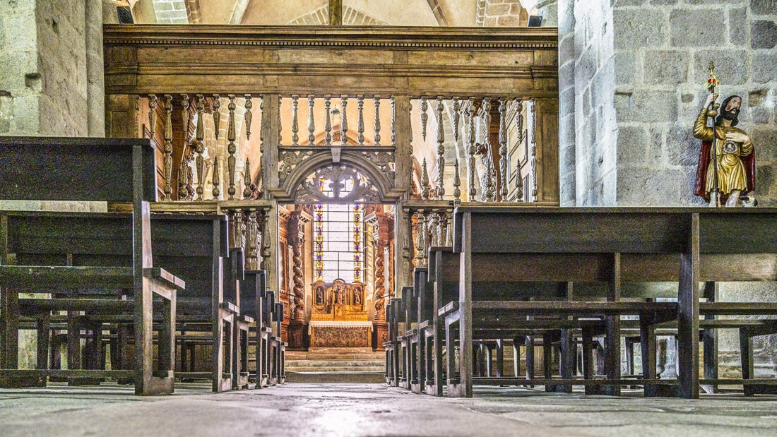 Der Lettner der Abteikirche von Moutier-d'Ahun. Foto: Hilke Maunder