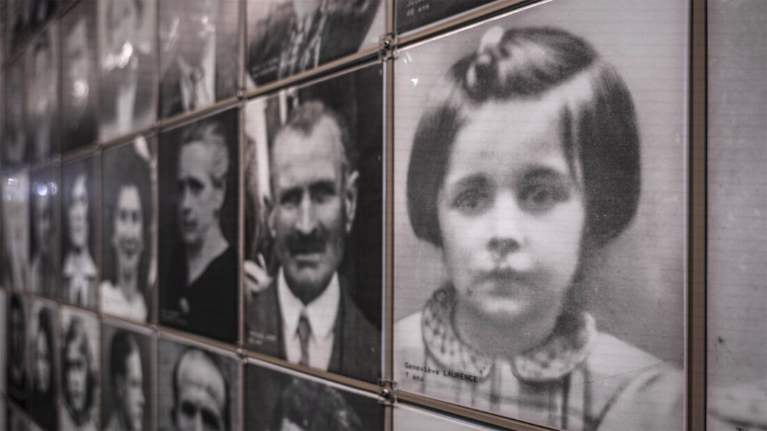 Eine Bilderwand verleiht den ermordeten Menschen von Oradur-sur-Glane Gesicht. Foto: Hilke Maunder