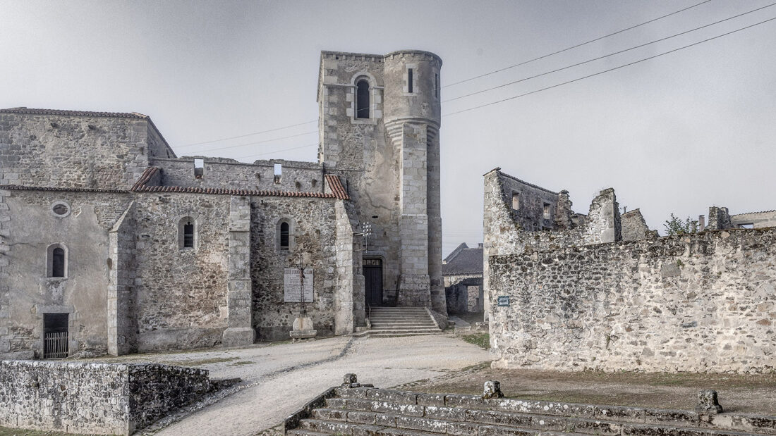 Tatort für schreckliche Morde an Frauen und Kindern: die alte Kirche von Oradour-sur-Glane. Foto: Hilke Maunder