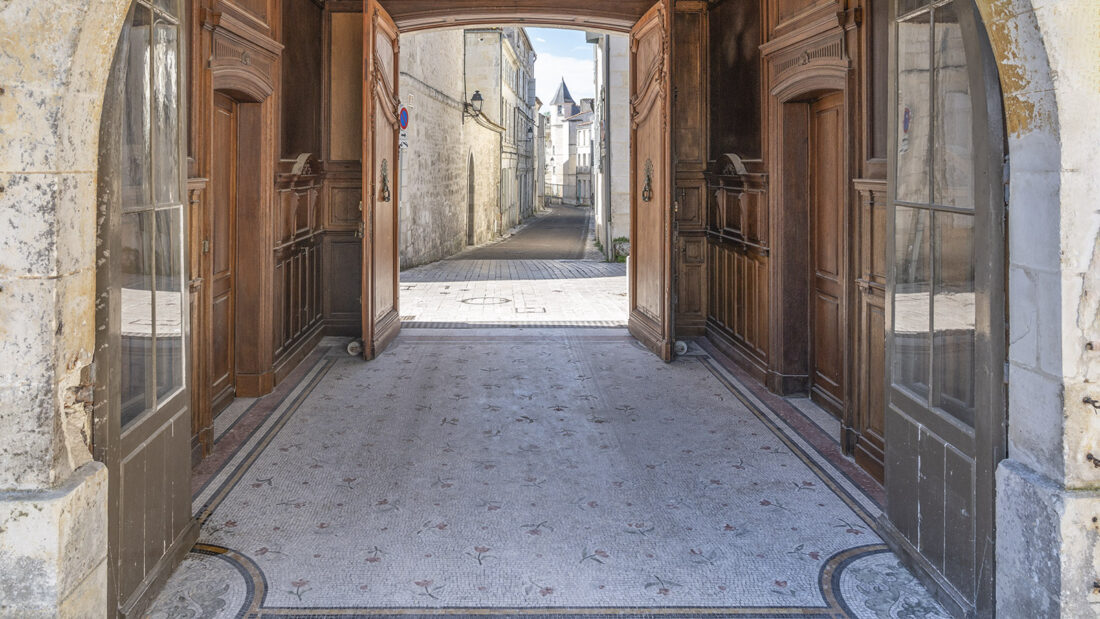 Der Durchgang zur Rue des Jacobins von Saintes. Foto: Hilke Maunder