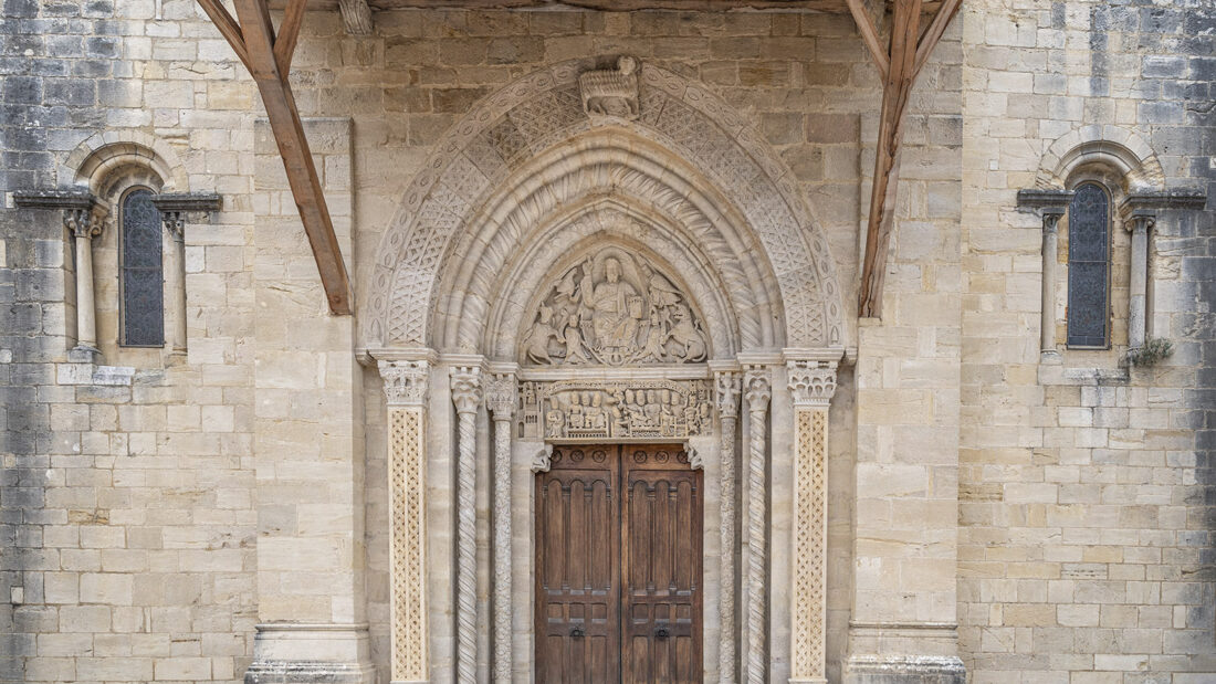 Der Figurenschmuck der Stiftskirche am Hauptportal. Foto: Hilke Maunder