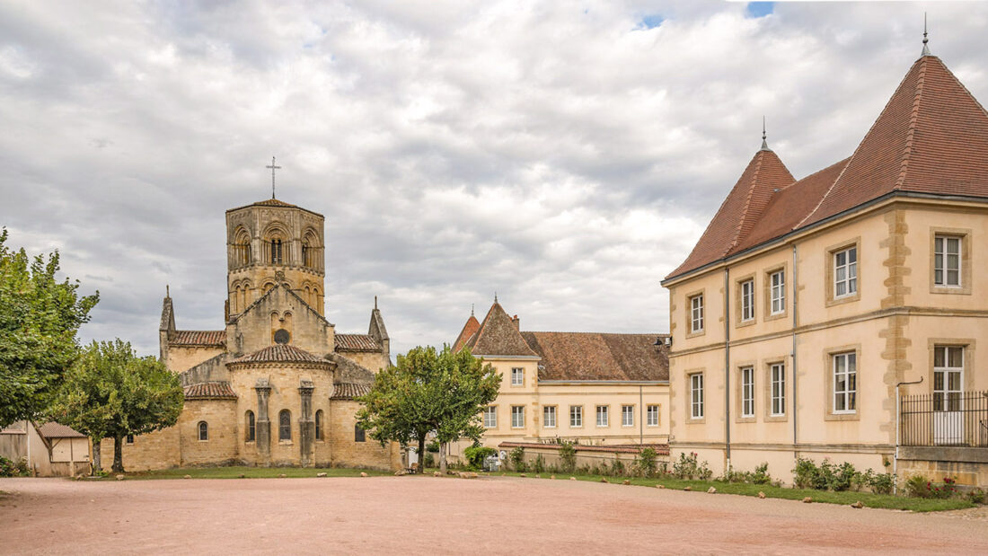 Die Kollegiatskirche von Semur-en-Brionnais. Foto: Hilke Maunder