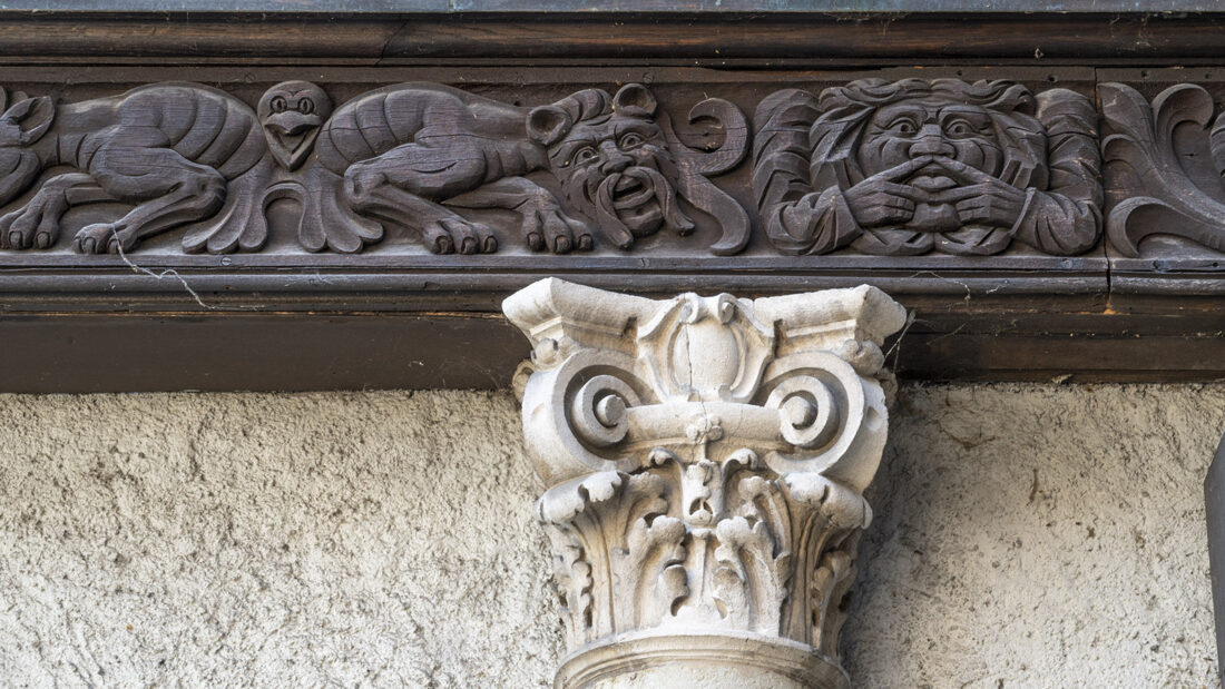 on frech bis frivol: das Fachwerk am ehemaligen Schloss von Sonnaz. Foto: Hilke Maunder