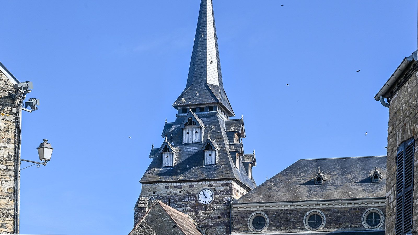 Die St. Peterskirche von Clécy. Foto: Hilke Maunder