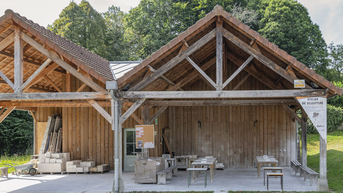 Die sommerliche Freiluftwerkstatt für Bildhauerei. Foto: Hilke Maunder