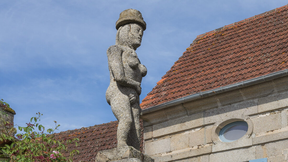 Eine nackte Frau mit Hut: Diese Skulptur sorgte zu Lebzeiten für Schlagzeilen, Foto: Hilke Maunder